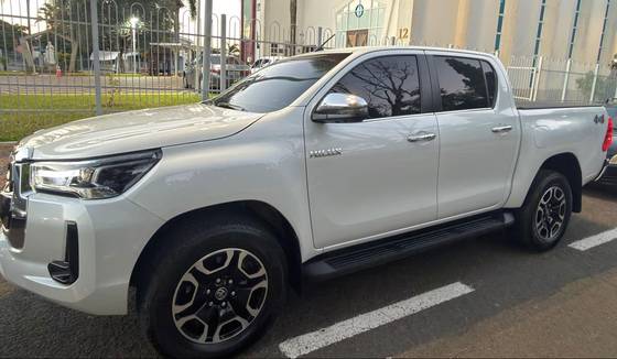 TOYOTA HILUX 2.8 D-4D TURBO DIESEL CD SRX PLUS 4X4 AUTOMÁTICO
